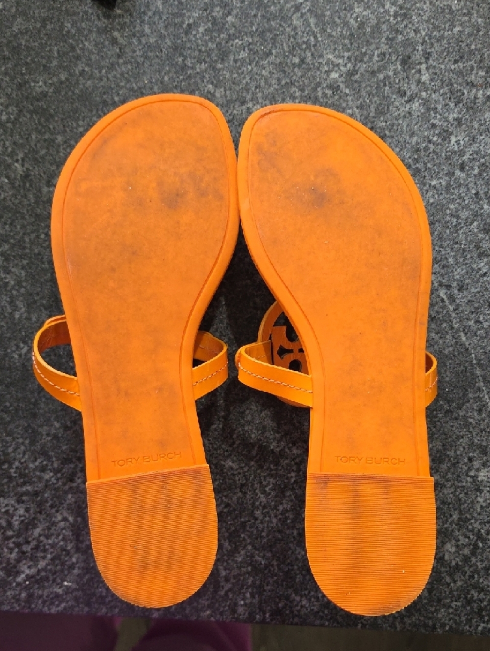 Tory Burch Glossy Orange Logo Thong Sandals - Picture 3 of 4